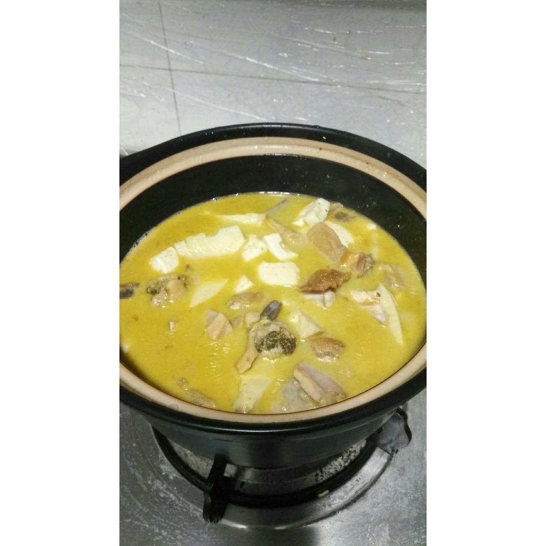 咸肉河蚌豆腐冬笋煲