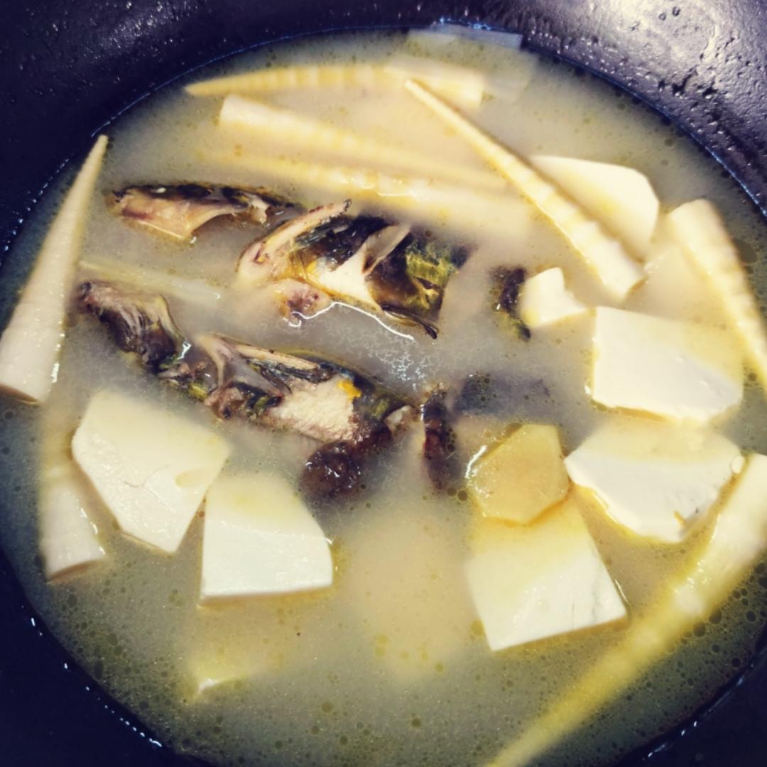 汪刺鱼（昂刺鱼）裙带菜豆腐汤