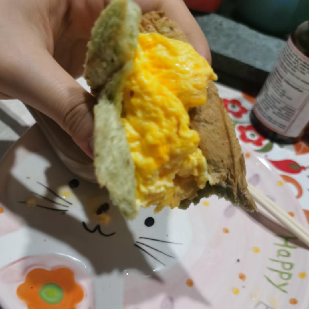 牛奶滑蛋三明治