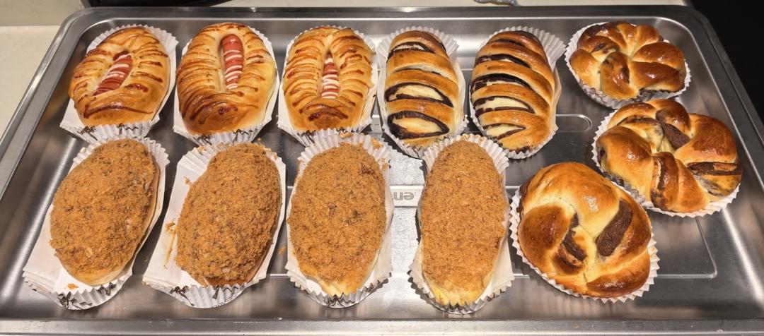 又香又软又拉丝，咬一口奶香十足！超治愈的淡奶油波兰种小餐包