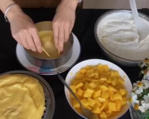 简单美味的芒果千层蛋糕，无需烤箱就可以完成的小清新蛋糕的做法 步骤7