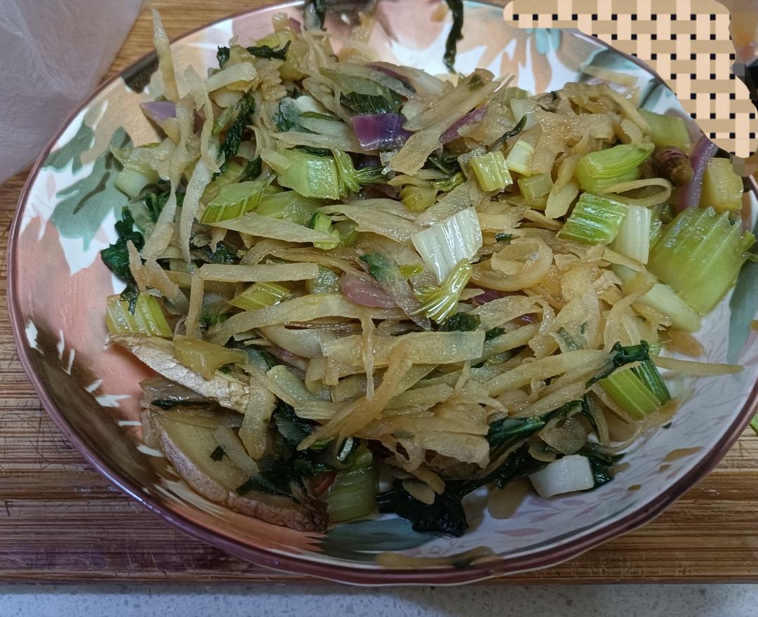 简单美味的家常菜！土豆丝炒芹菜
