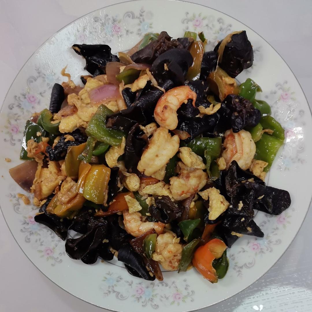 虾仁青椒黑木耳炒蛋