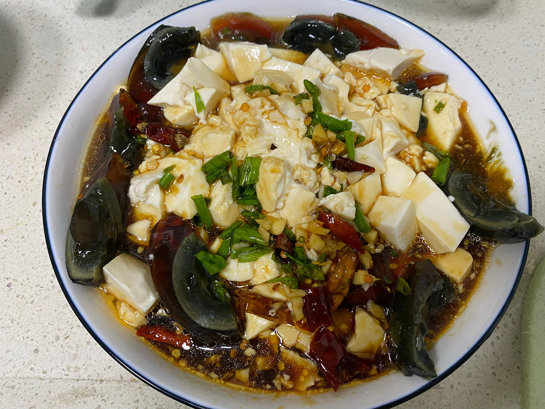 皮蛋拌豆腐