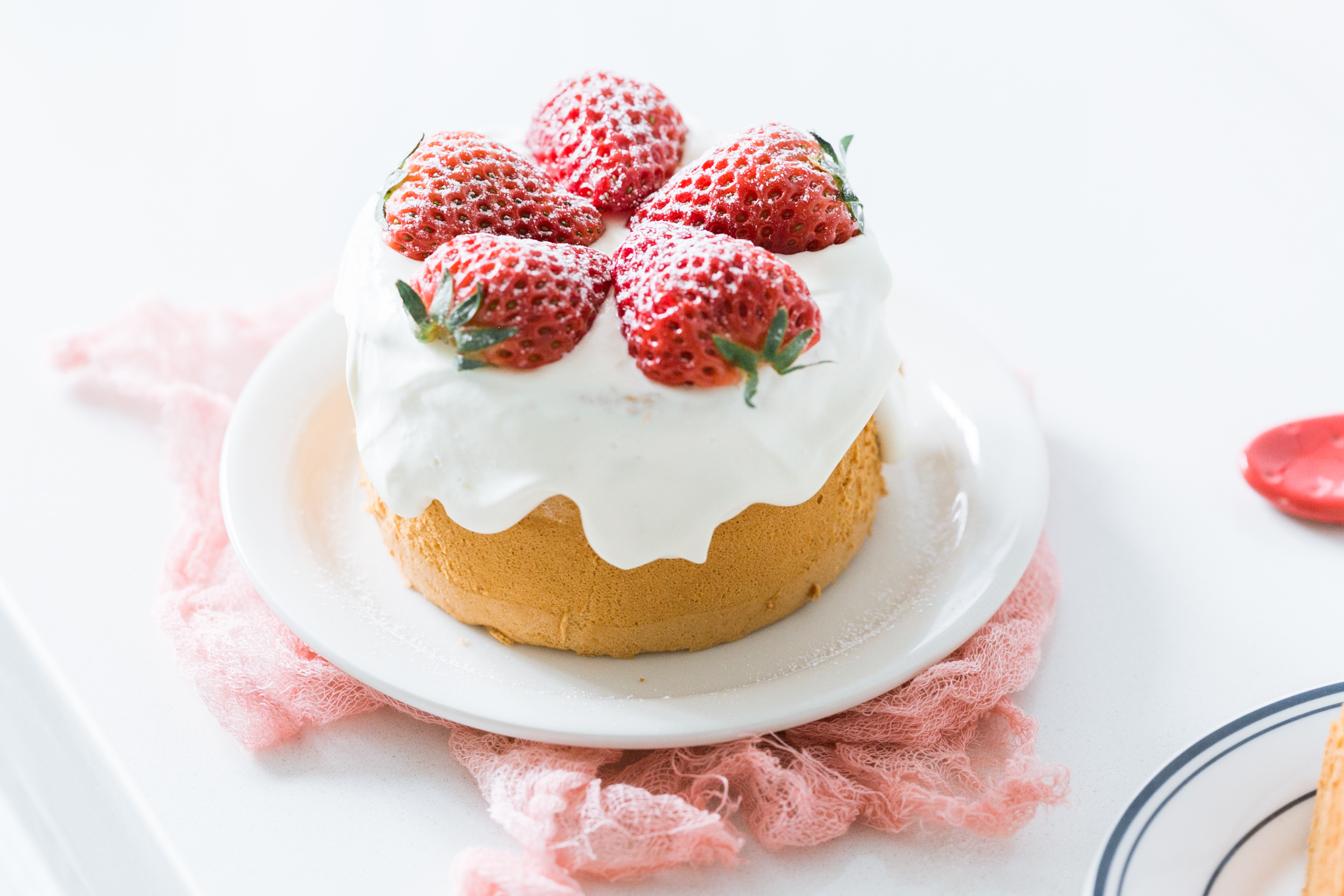 超简单四寸滴落草莓奶油蛋糕【北鼎烤箱菜谱】的做法