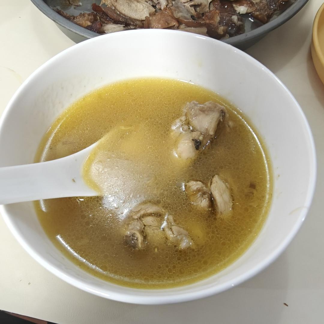 炖老母鸡