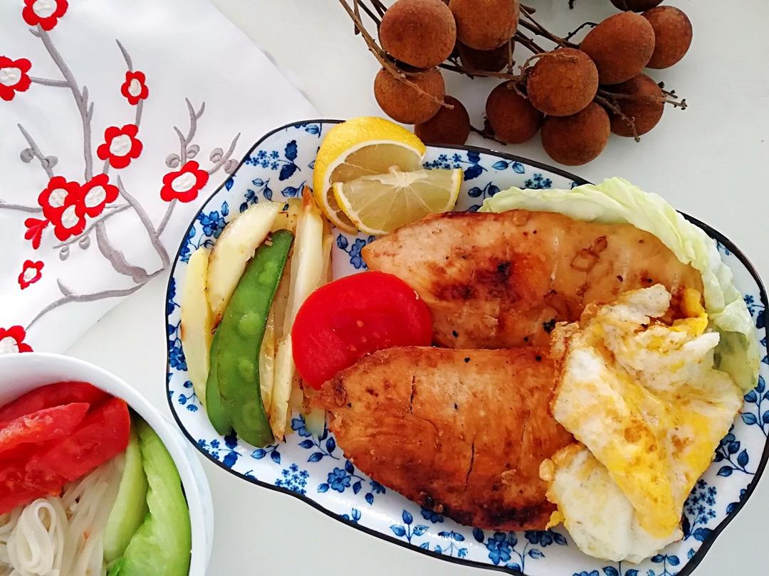 酷炫屌炸天好吃的煎鸡胸肉（香蒜蜂蜜煎鸡胸肉）