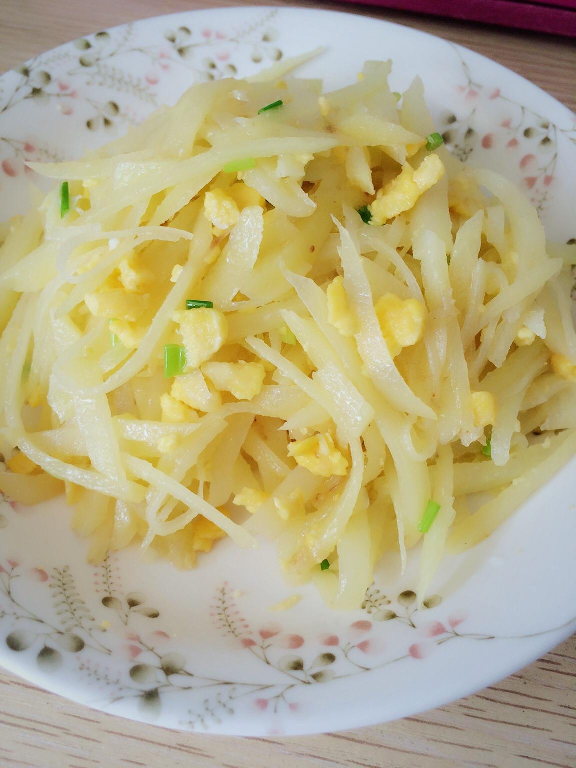 咸蛋黄炒土豆丝的做法 步骤1