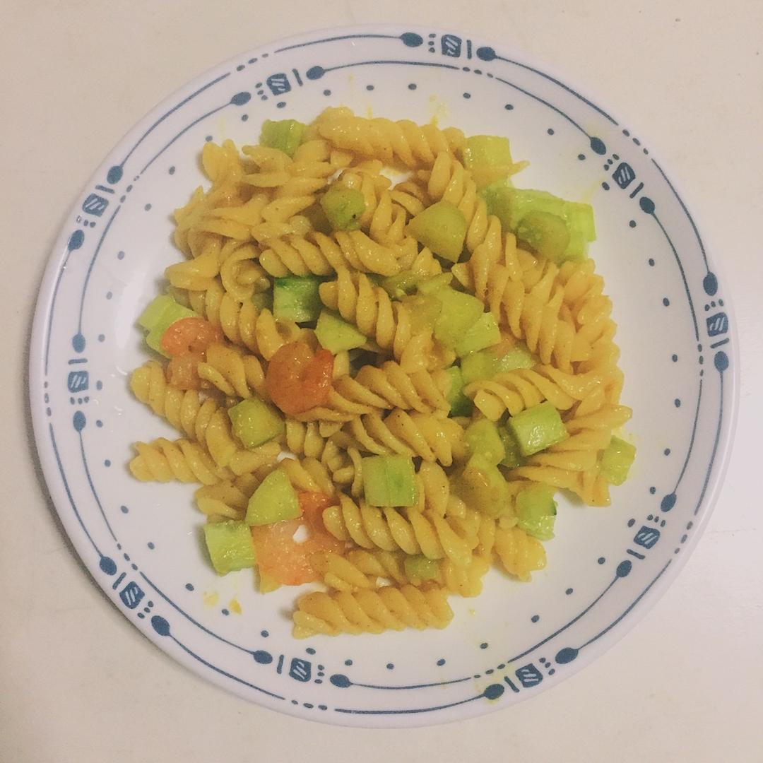 青瓜鲜虾咖喱意面