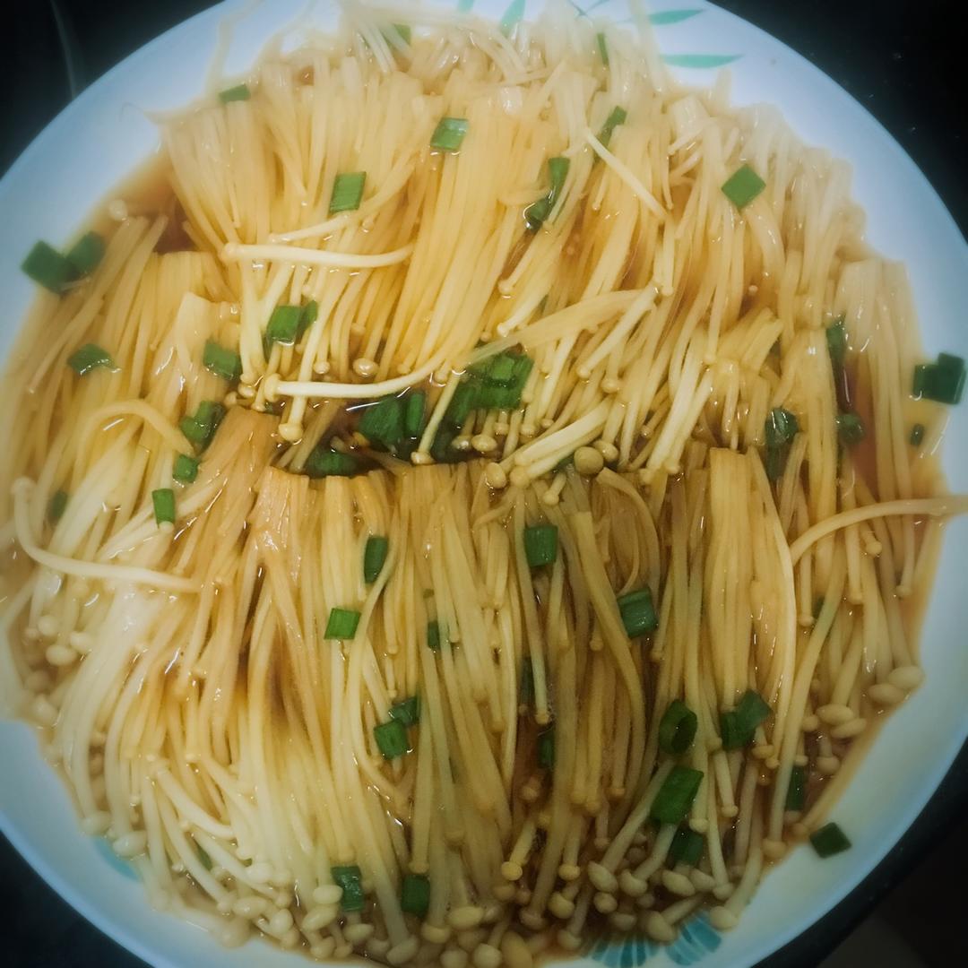 葱油金针菇——10分钟快手菜，你绝对不能错过的美味~