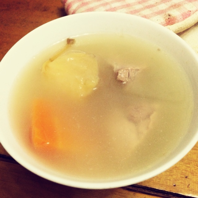 胡萝卜玉米排骨汤