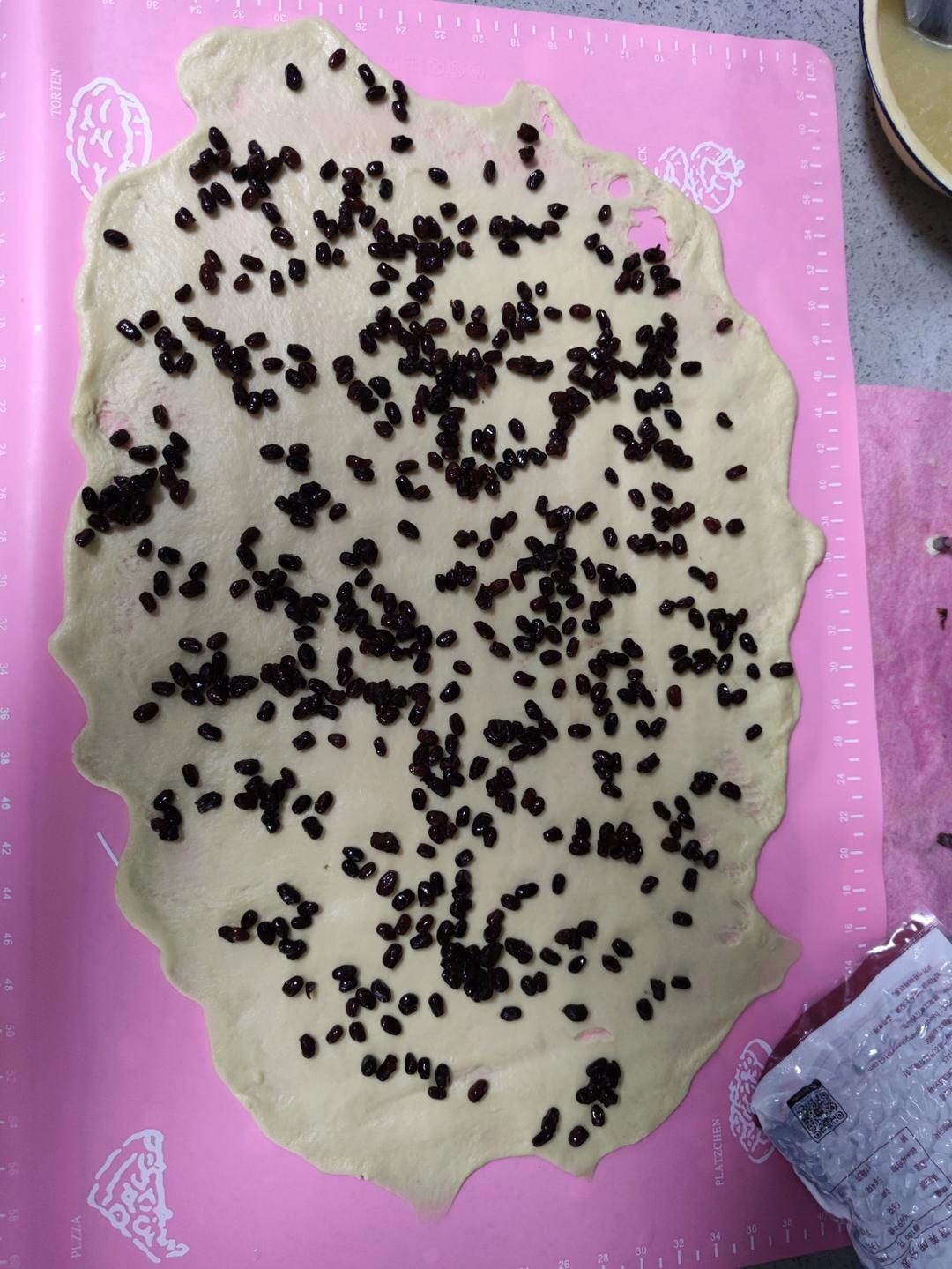 柔软好吃的蜜红豆牛奶吐司（无需分割、一次发酵）