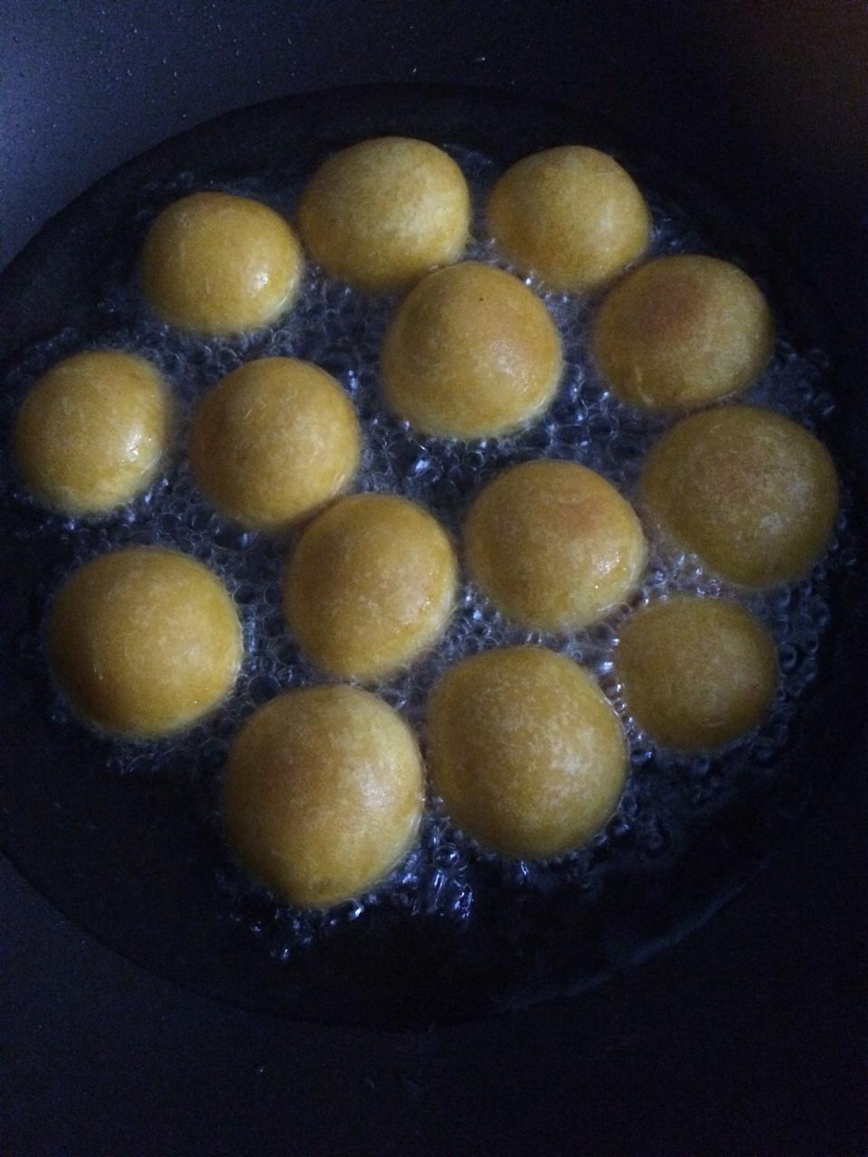 妈妈教炸的红薯丸子