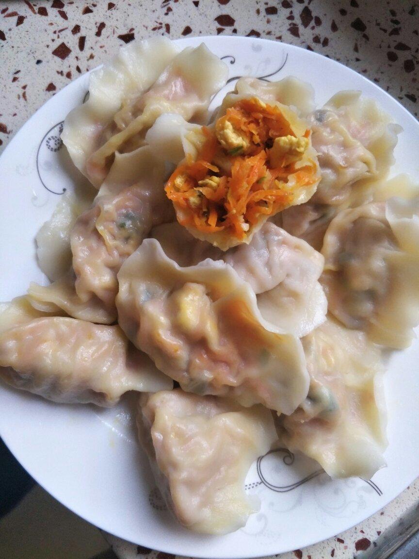 疯丫头妞妞12399做的胡萝卜鸡蛋香菇木耳素馅饺子