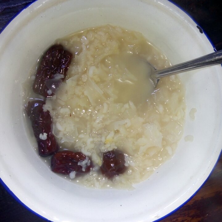 冰糖银耳红枣羹