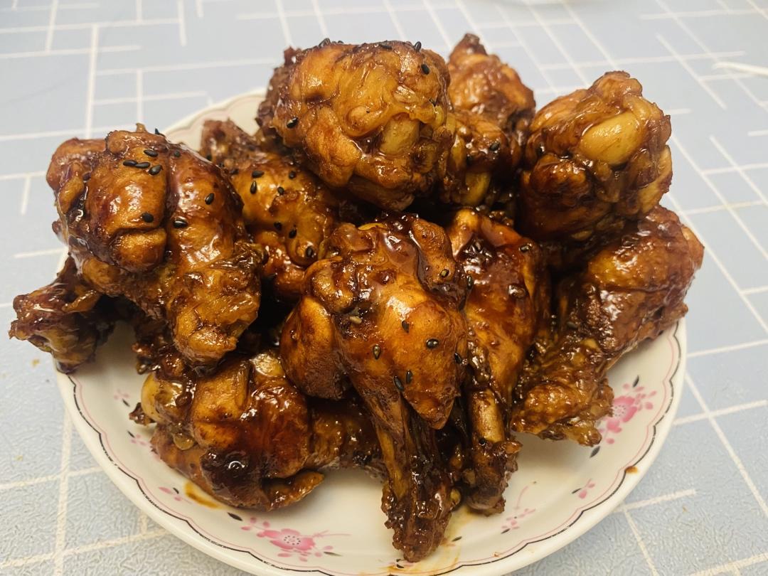 好吃到舔手指的「蒜香蜜汁鸡翅根」👍