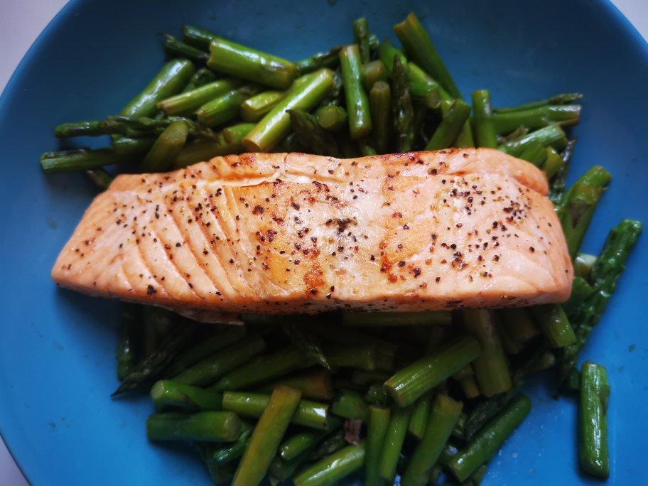 脆皮嫩肉——极致煎三文鱼