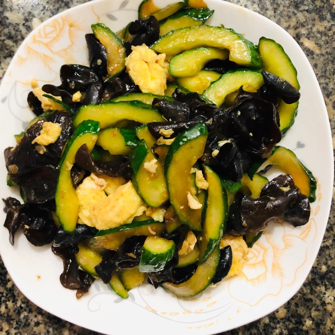 黄瓜木耳炒鸡蛋