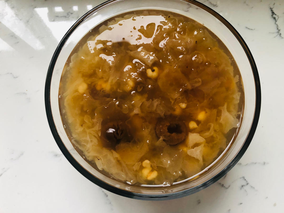 桃胶银耳红枣羹