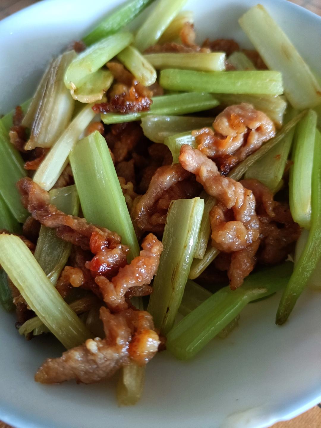 不爱吃芹菜和牛肉的人都会爱上的，香芹牛柳！