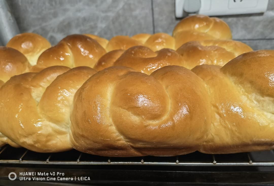 柔软拉丝的老式面包
