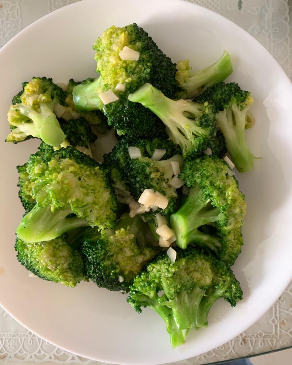 好吃到爆的耗油蒜蓉西兰花(从不修图，喜欢请关注)