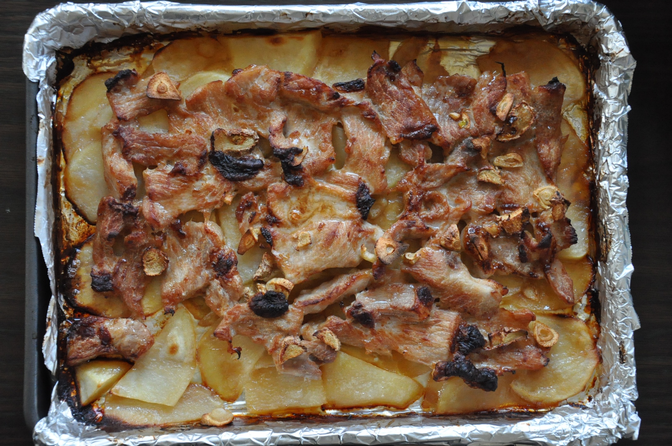 蜜汁五花肉烤土豆