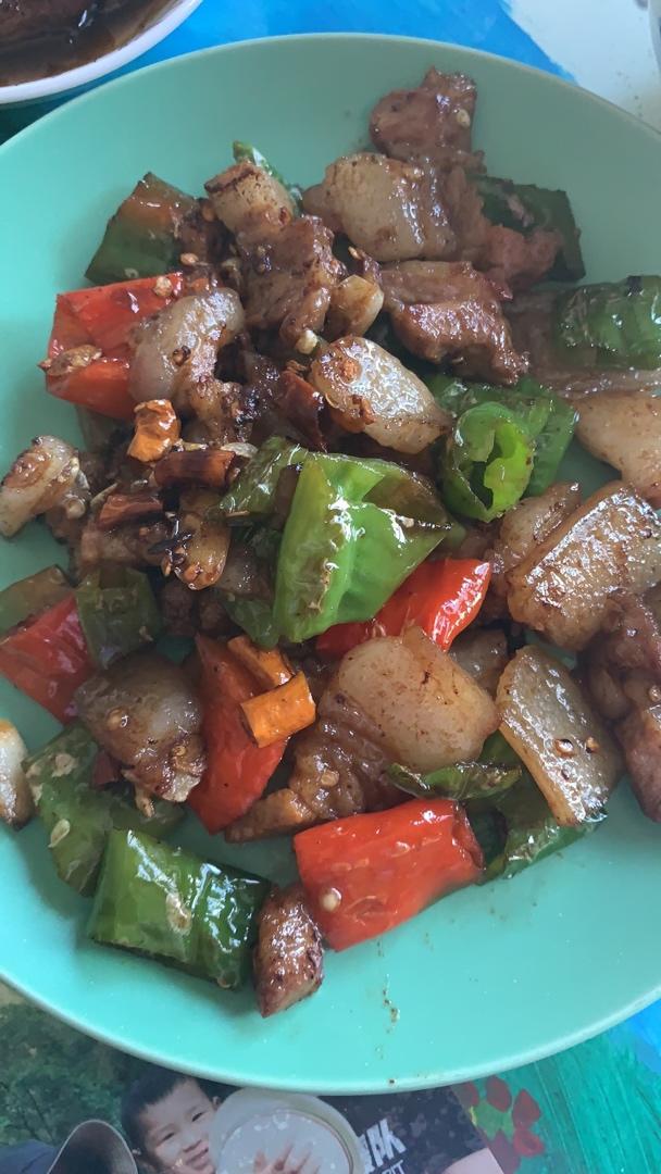 青椒炒五花肉，小心米饭吃多了