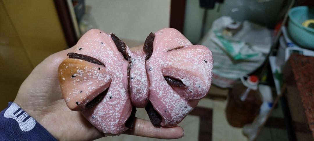 火龙果软欧包，粉嘟嘟～