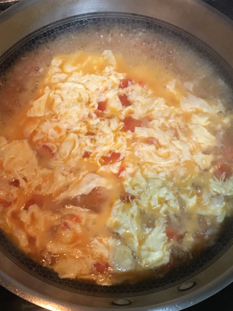 你真的会做「西红柿鸡蛋汤」吗？教你一招，蛋花漂亮超好喝！的做法 步骤18