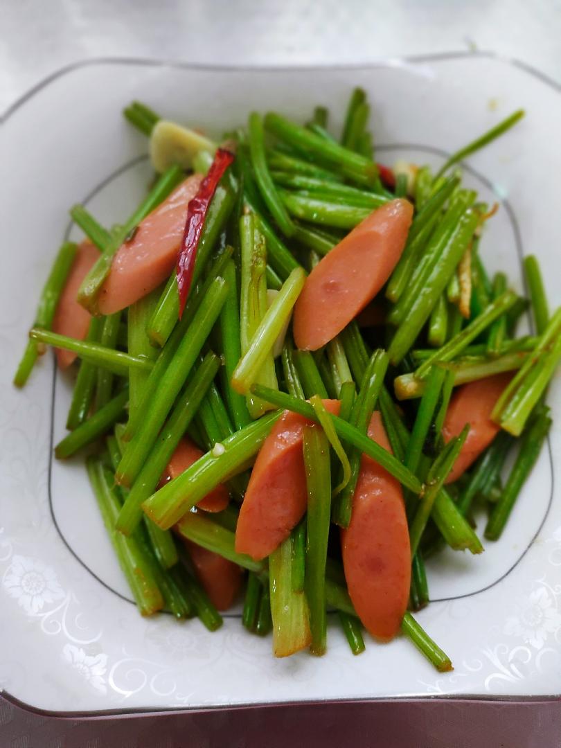 芹菜炒火腿肠