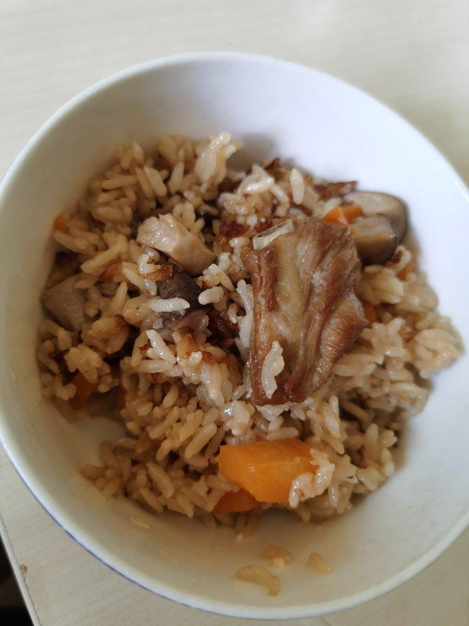 喷香排骨焖饭（爆好吃）