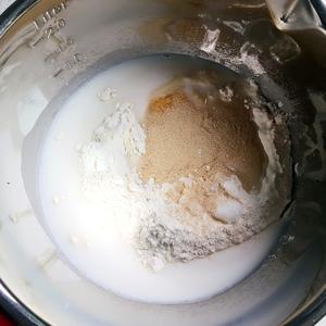 奶香杏仁椰蓉面包的做法 步骤2