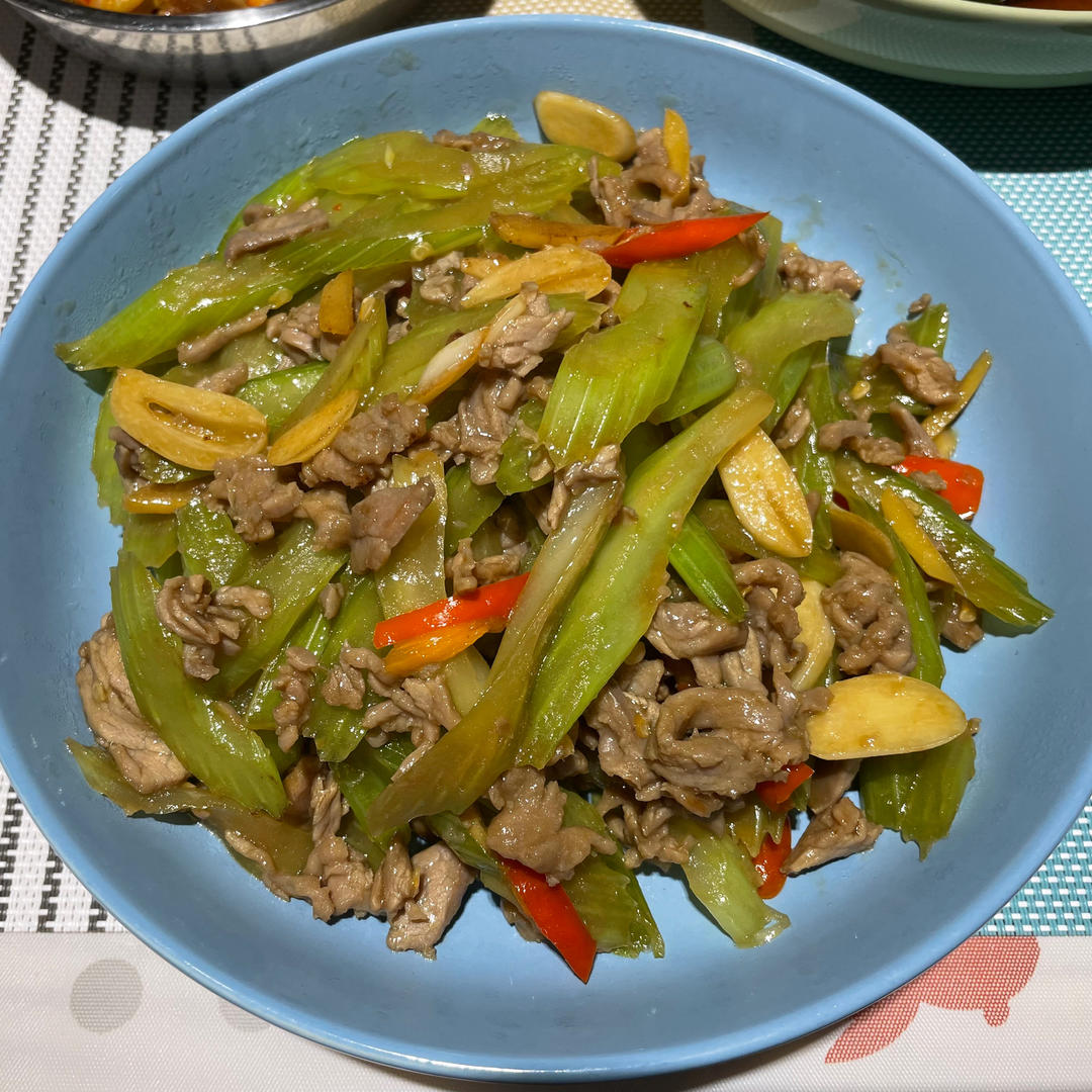 小炒牛肉（肉嫩味香）