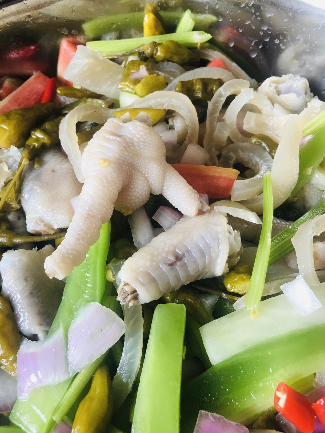 泡椒凤爪猪皮的做法