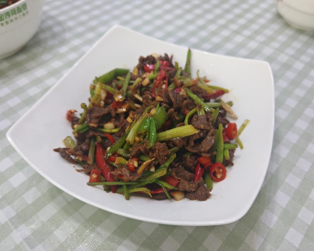 下饭神器又来了，试试这道芹菜炒牛肉！！