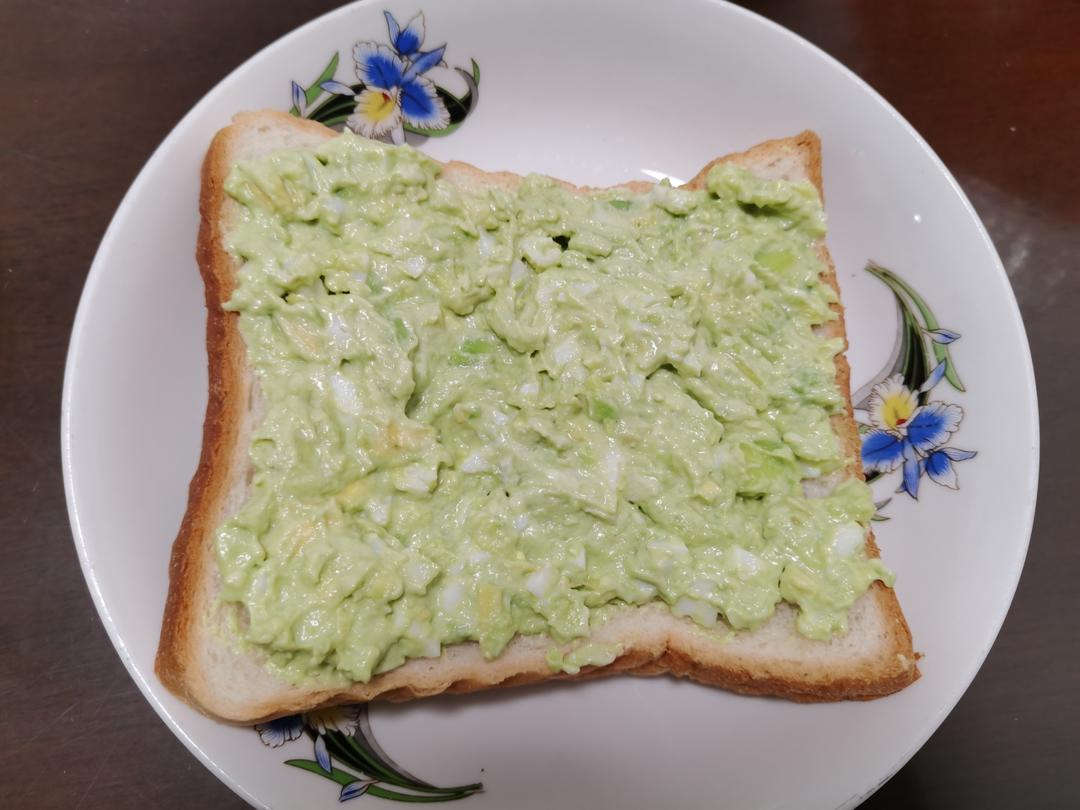 牛油果鸡蛋三明治