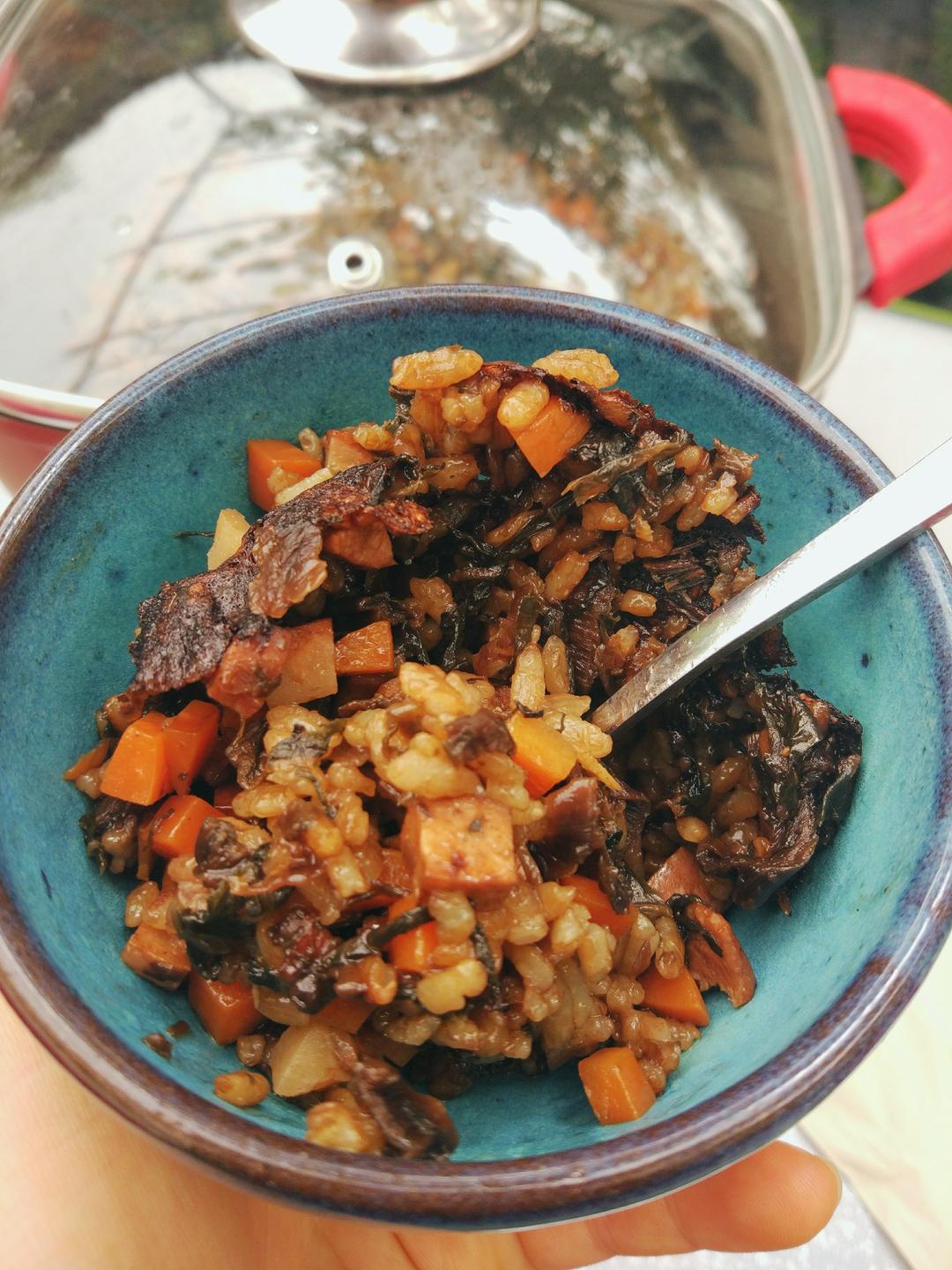 吃素的栗柚酱做的梅干菜香肠焖饭电饭煲