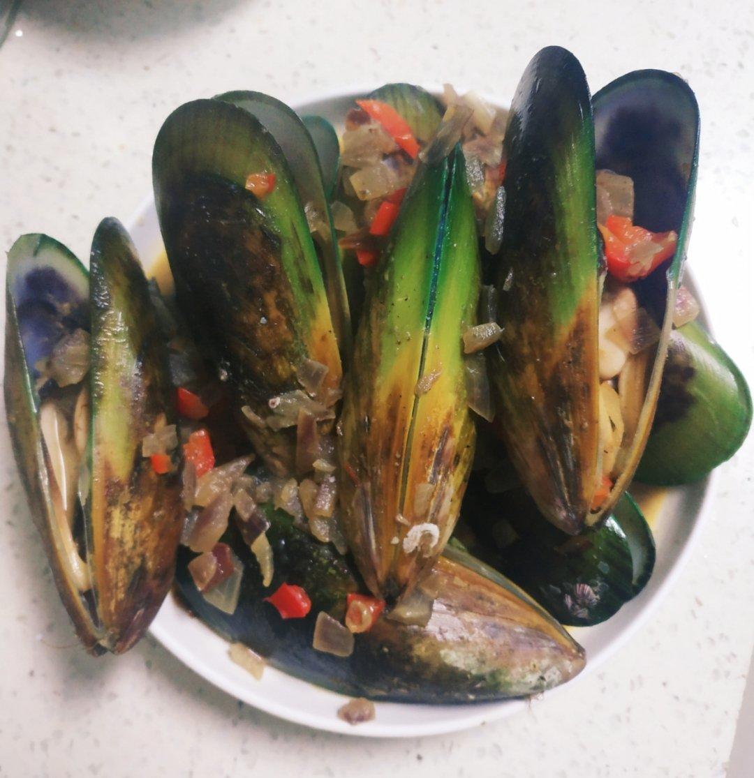 新西兰青口贝mussel（最原始最鲜美的做法）超级简单/人人都可以成为别人羡慕的大厨，超详细步骤图，铸铁锅