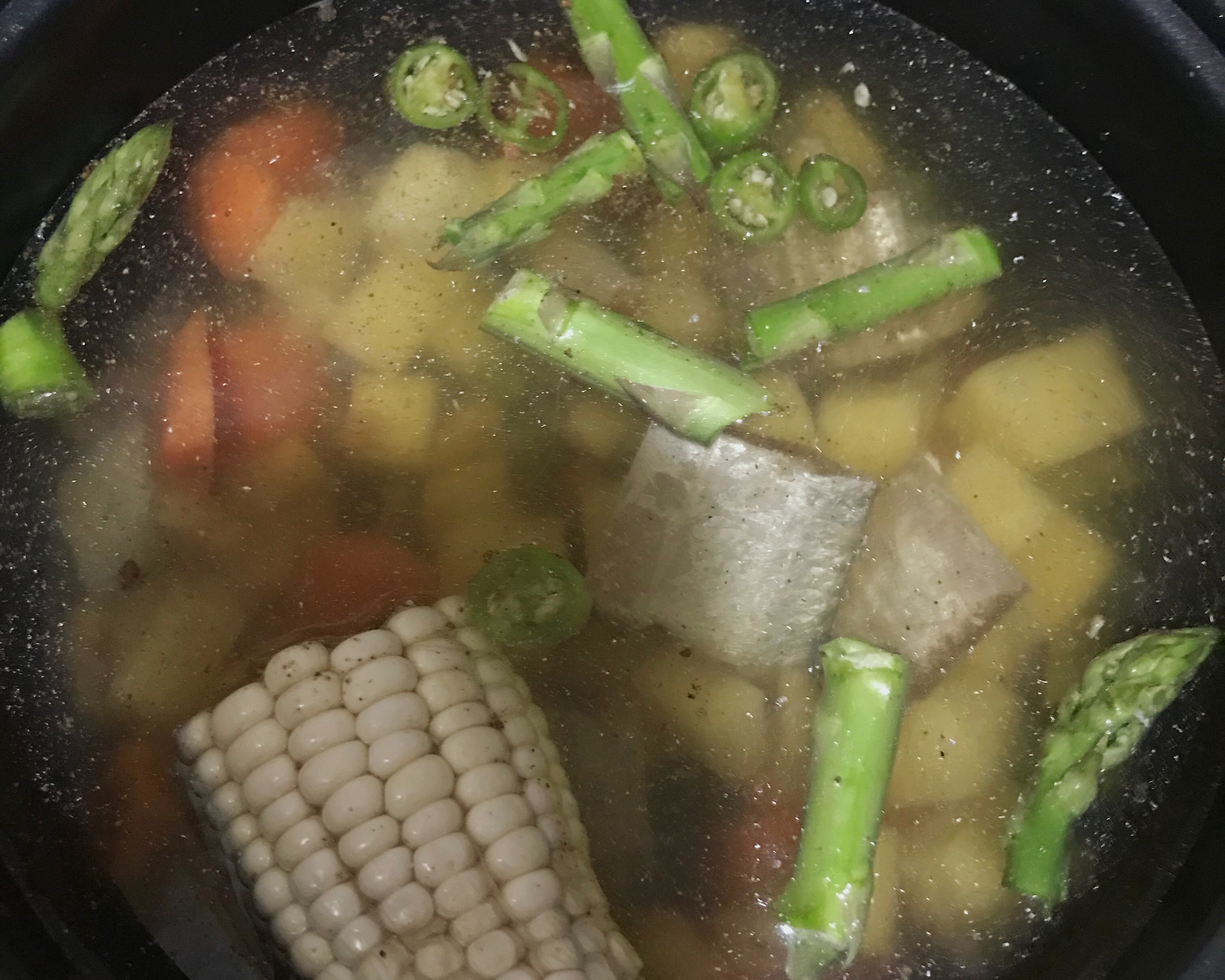 『睡醒就喝汤』带鱼玉米胡萝卜土豆芦笋汤的做法