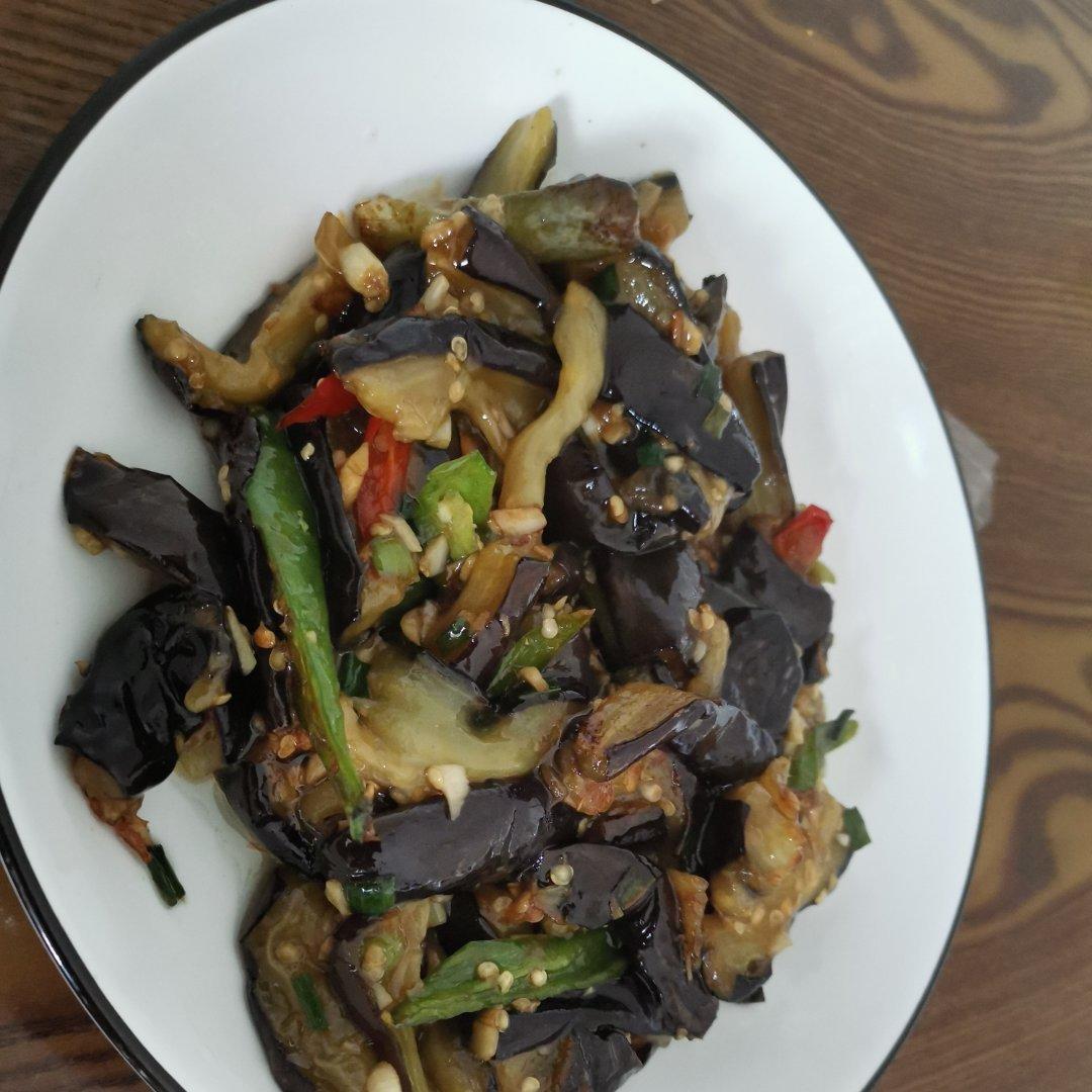 不用炸不吸油，咸香入味三分的红烧茄子