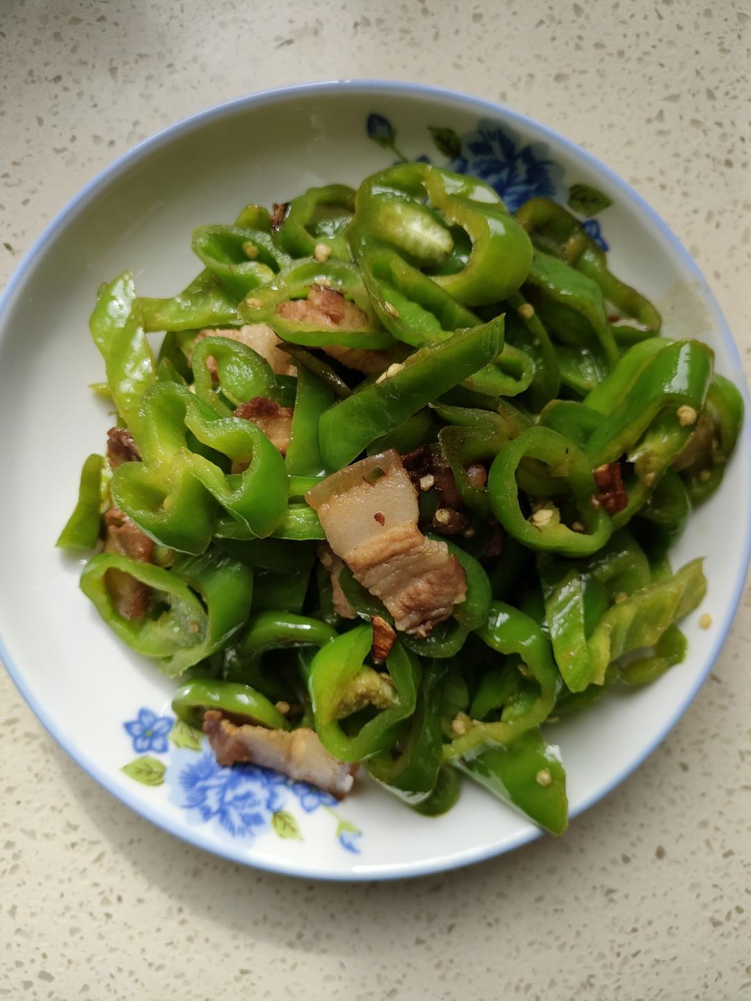 巨下饭的尖椒炒肉片
