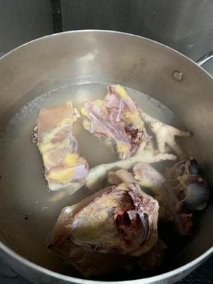 海底椰螺片烧鸡汤的做法 步骤2