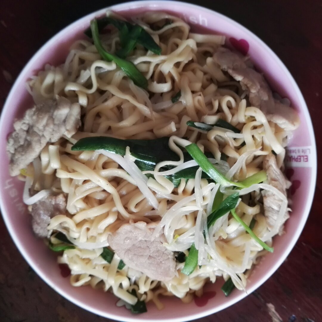 少油条条分明的炒面