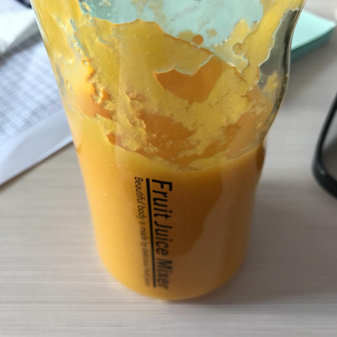 鲜榨鲜橙、苹果、芒果汁