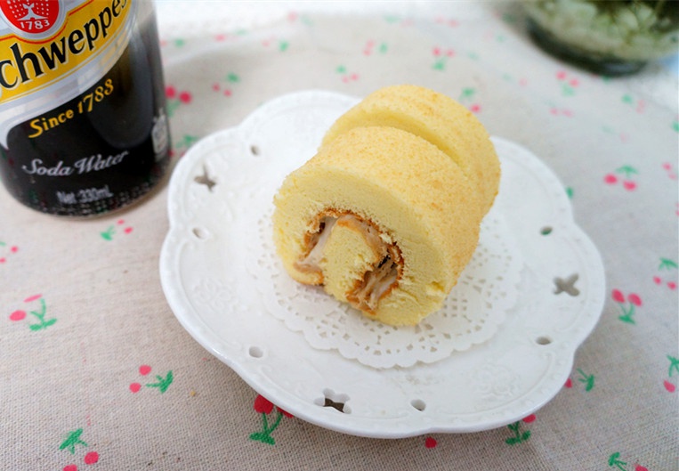 肉松戚风蛋糕卷