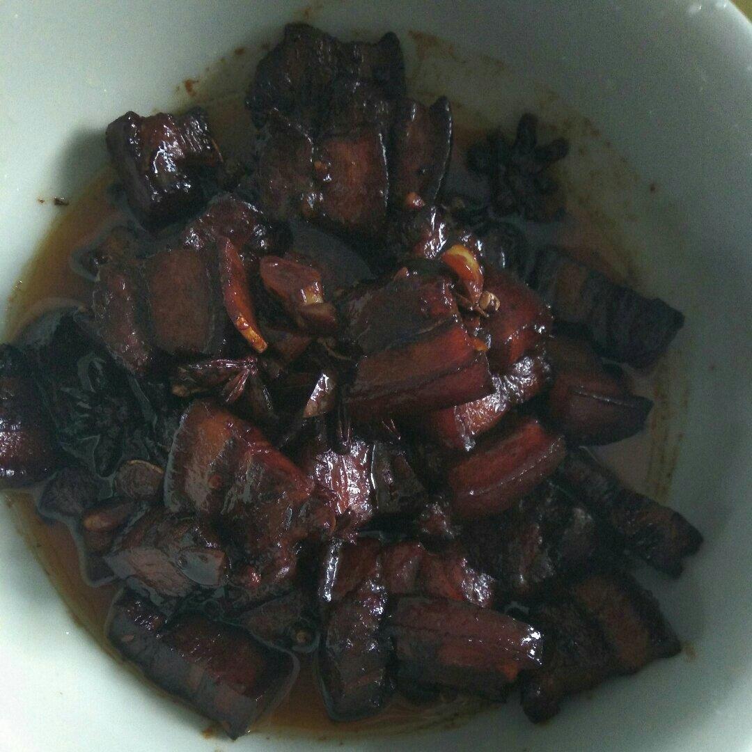 吃着碗里望着锅里的红烧肉
