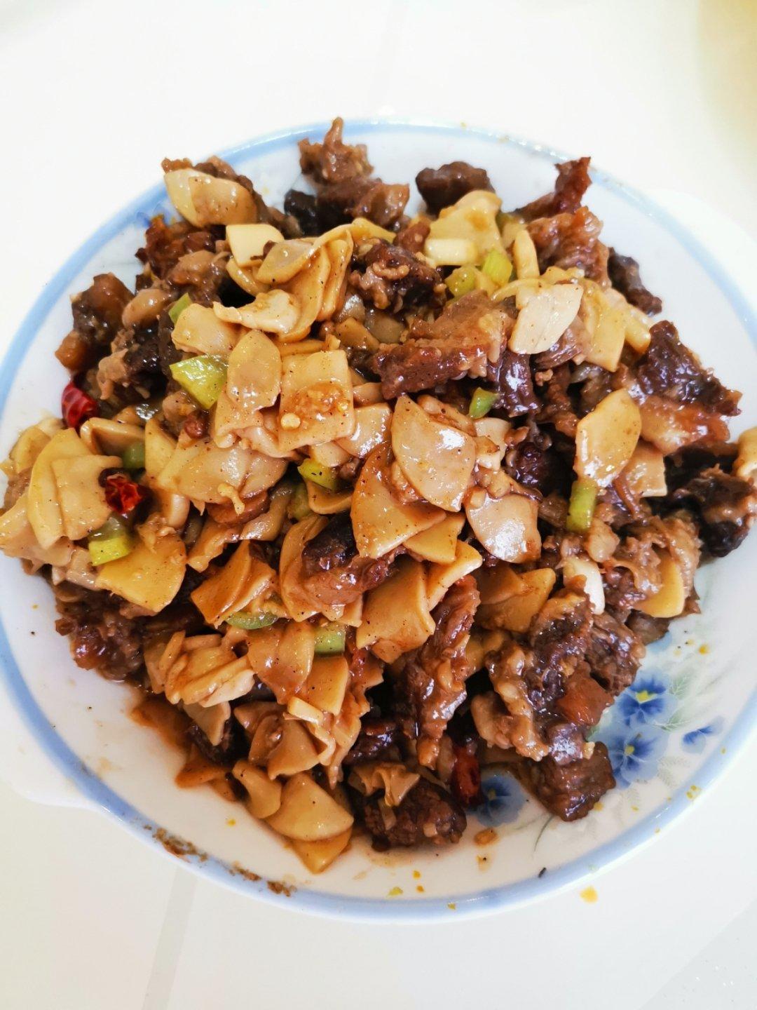 家常菜~杏鲍菇烧牛肉粒