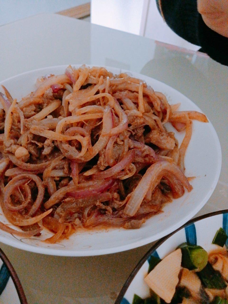 孜然洋葱炒羊肉