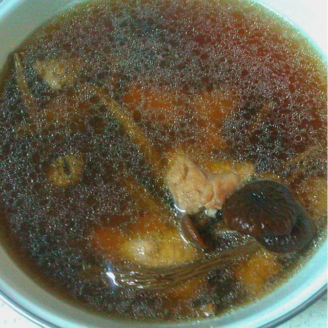 薏米茶树菇排骨汤